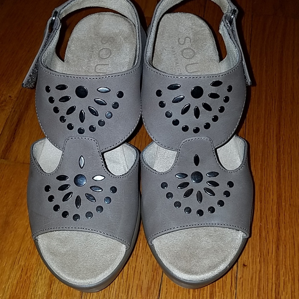 Naturalizer Soul wedge sandals size 6